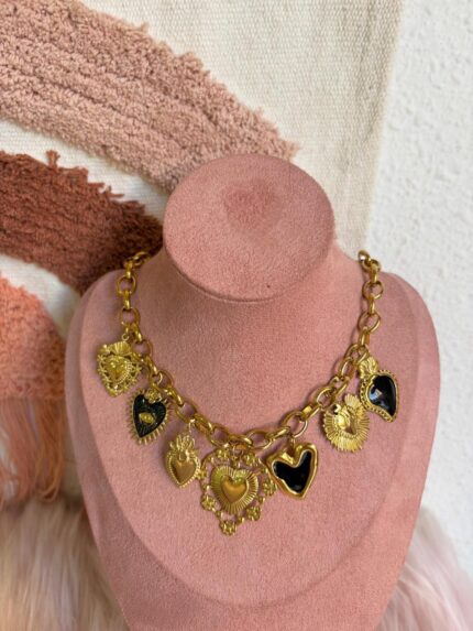 COLLAR ENCORAZONADO NEGRO
