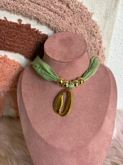 COLLAR CONCHA CAURI DORADO