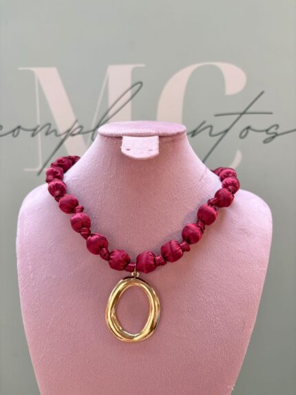COLLAR TELA BURBUJAS ROJO ÓVALO