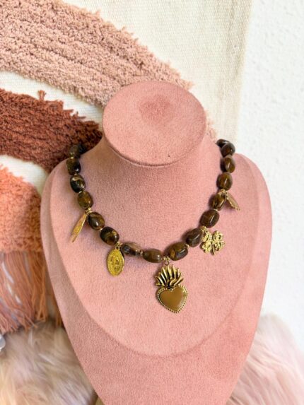 COLLAR PIEDRAS MARRONES CORAZÓN EN LLAMAS