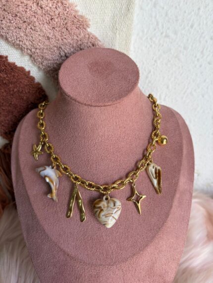 COLLAR CORAZÓN NACARADO