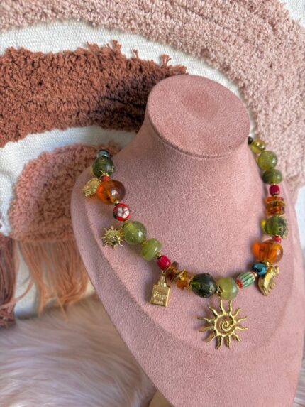 COLLAR PIEDRAS DIJE DE SOL