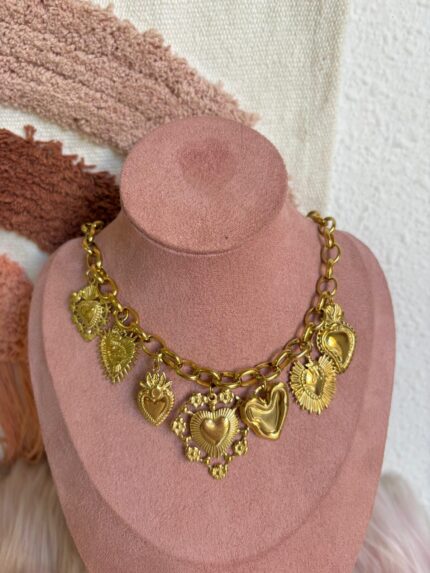 COLLAR ENCORAZONADO