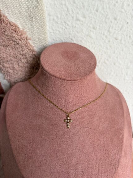 COLLAR CRUZ PERLAS