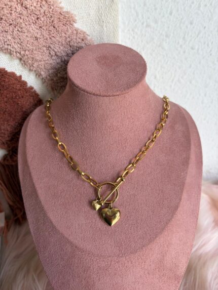 COLLAR DOBLE CORAZÓN CIERRE DELANTERO