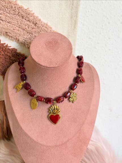 COLLAR PIEDRAS ROJAS CORAZÓN EN LLAMAS