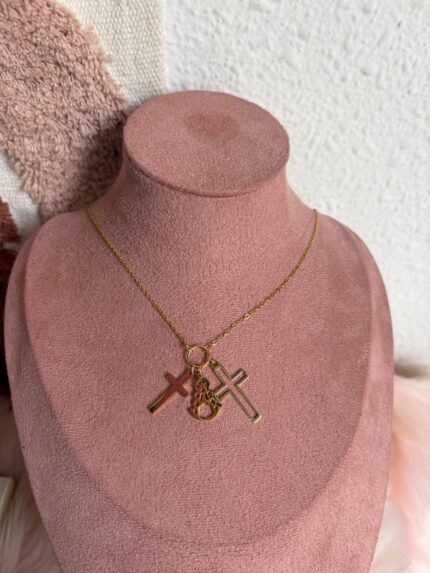 COLLAR TRIPLE VIRGEN