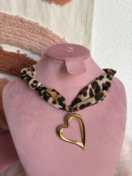 COLLAR MULTIPOSICIÓN LEOPARDO CORAZÓN
