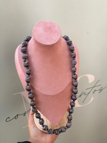 COLLAR NUDO SEDA GRIS