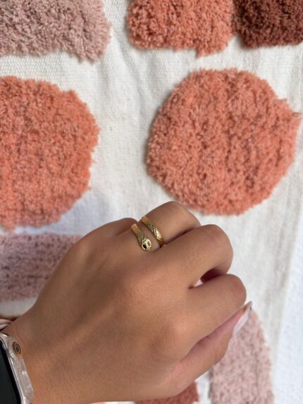 ANILLO SERPIENTE OJOS NEGROS