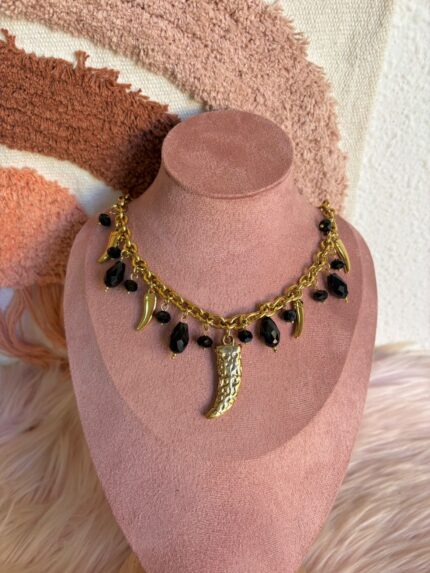 COLLAR CUERNO NEGRO