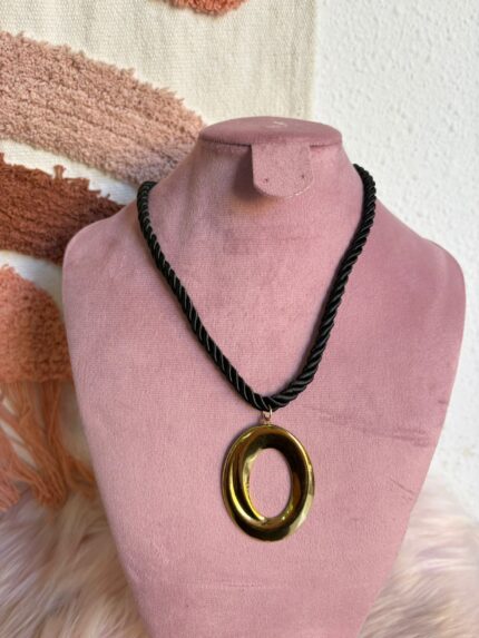COLLAR ÓVALO NEGRO