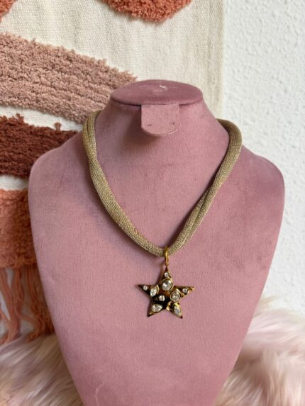 COLLAR MALLA METALIZADA ESTRELLA
