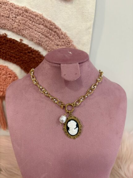 COLLAR MEDALLA PERLA