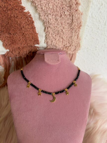 COLLAR PIEDRITAS NEGRO LUNA Y ESTRELLAS