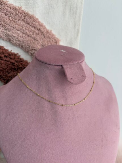 COLLAR FINO BOLITAS